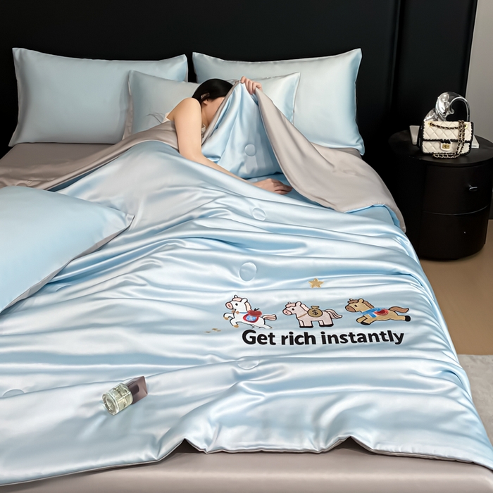 91家纺网 家纺一手货源 找家纺 利欧 2026新款水洗天丝刺绣夏被四件套-马上有钱 马上有钱-月光蓝+山灰