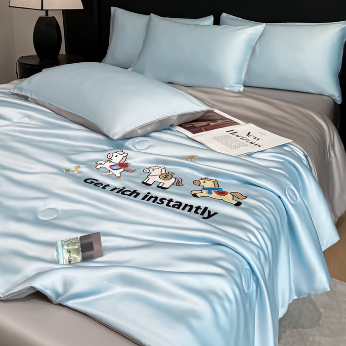 91家纺网 家纺一手货源 找家纺 利欧 2026新款水洗天丝刺绣夏被四件套-马上有钱 马上有钱-月光蓝+山灰