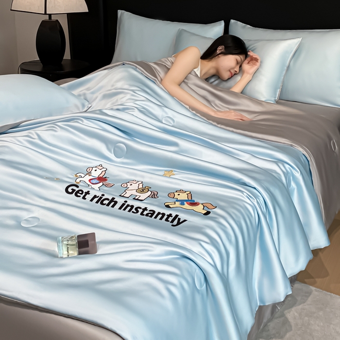 91家纺网 家纺一手货源 找家纺 利欧 2026新款水洗天丝刺绣夏被四件套-马上有钱 马上有钱-月光蓝+山灰