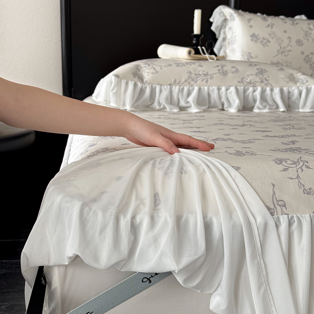 91家纺网 家纺一手货源 找家纺 JUICY 橘滋家纺 2026新款法式复古床裙冰丝席凉席席子 雾绘