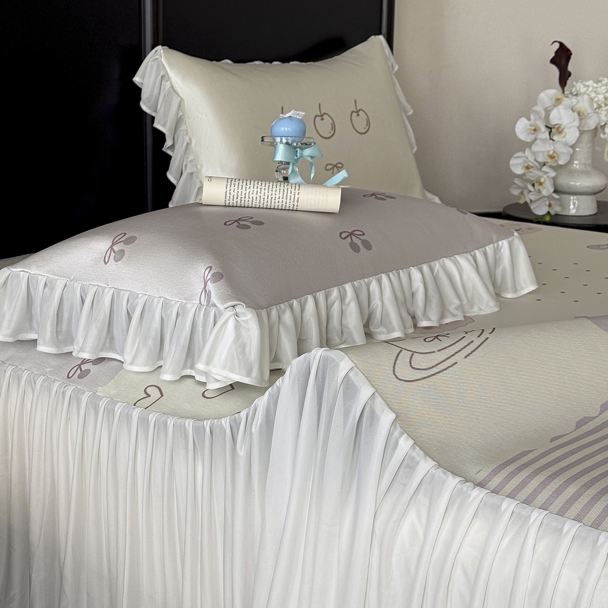 91家纺网 家纺一手货源 找家纺 JUICY 橘滋家纺 2026新款法式复古床裙冰丝席凉席席子 手作童话