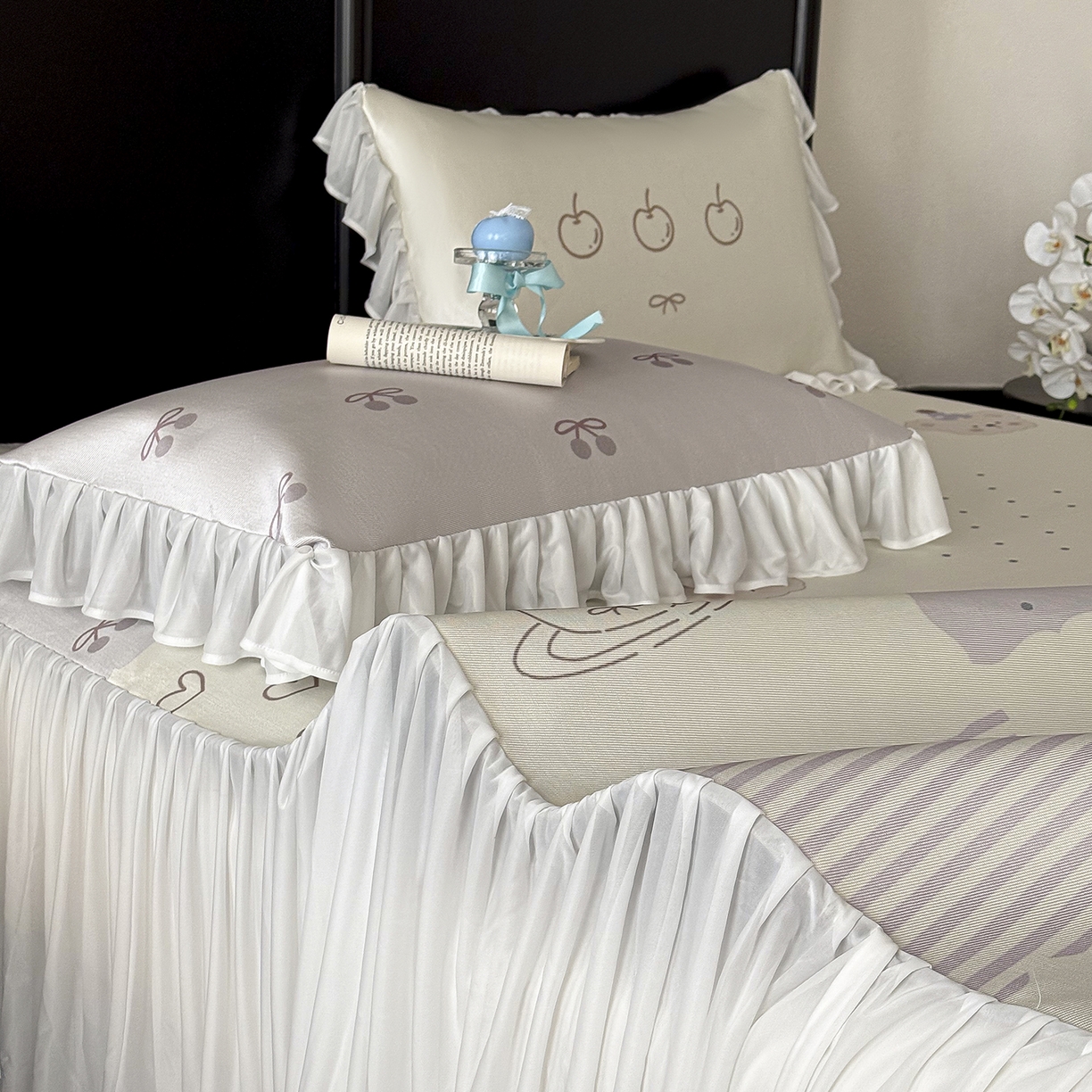 91家纺网 家纺一手货源 找家纺 JUICY 橘滋家纺 2026新款法式复古床裙冰丝席凉席席子 手作童话