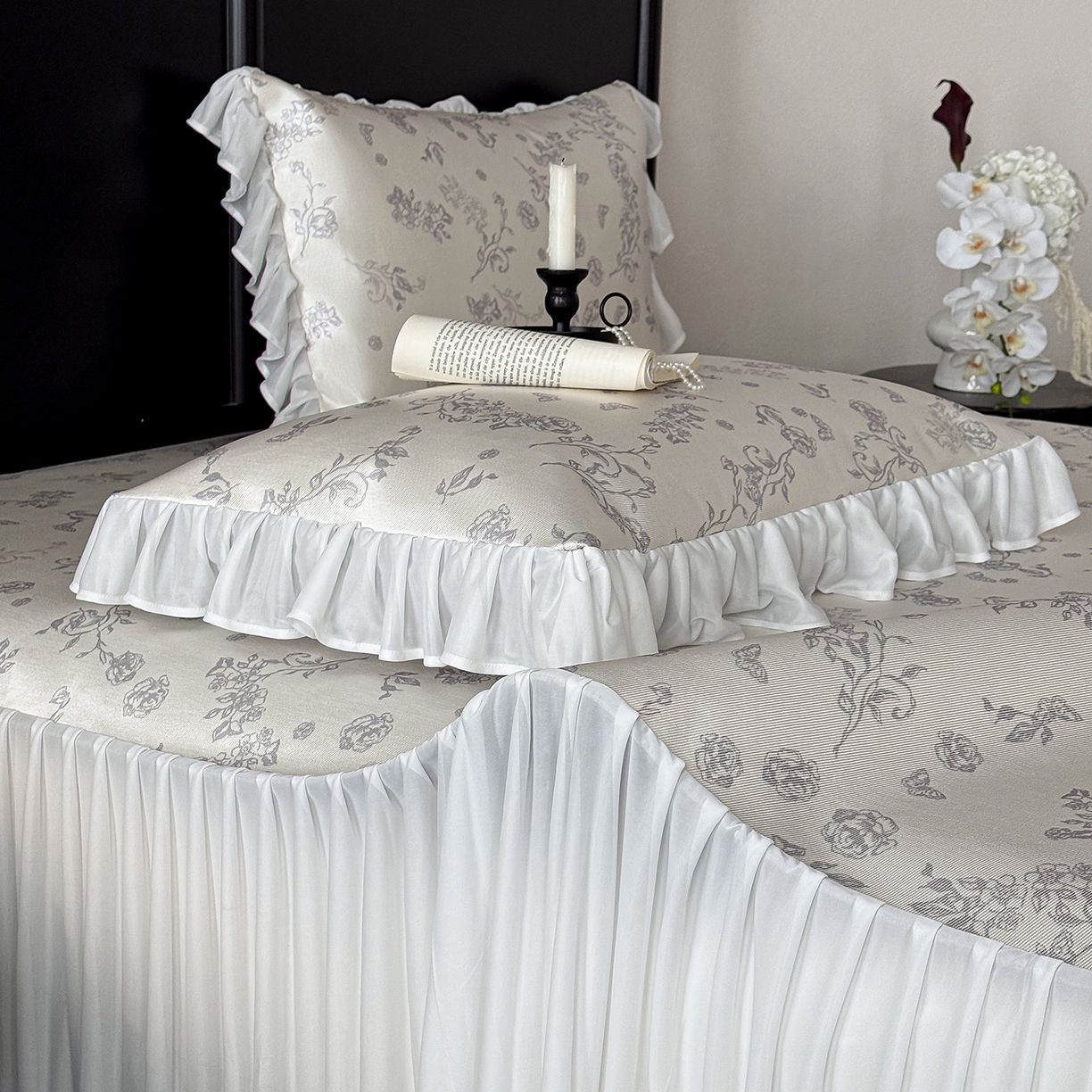 91家纺网 家纺一手货源 找家纺 JUICY 橘滋家纺 2026新款法式复古床裙冰丝席凉席席子 雾绘