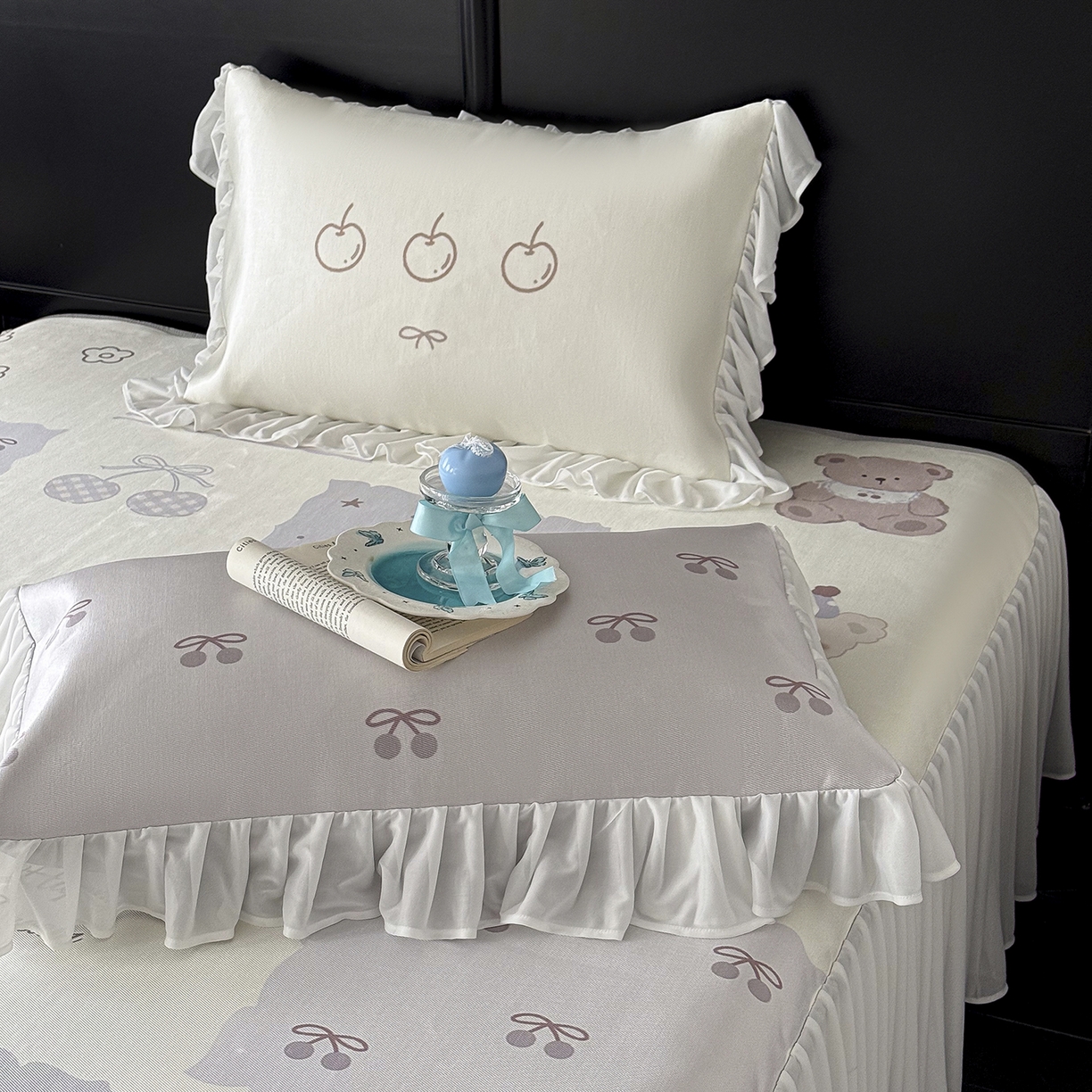 91家纺网 家纺一手货源 找家纺 JUICY 橘滋家纺 2026新款法式复古床裙冰丝席凉席席子 手作童话