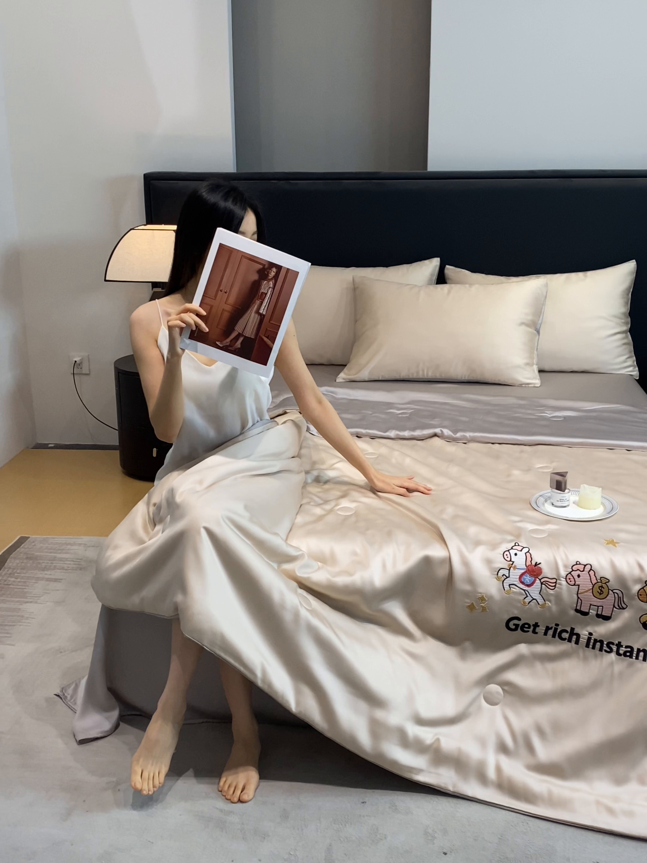 91家纺网 家纺一手货源 找家纺 利欧 2026新款水洗天丝刺绣夏被四件套-马上有钱 马上有钱-梧桐+山灰