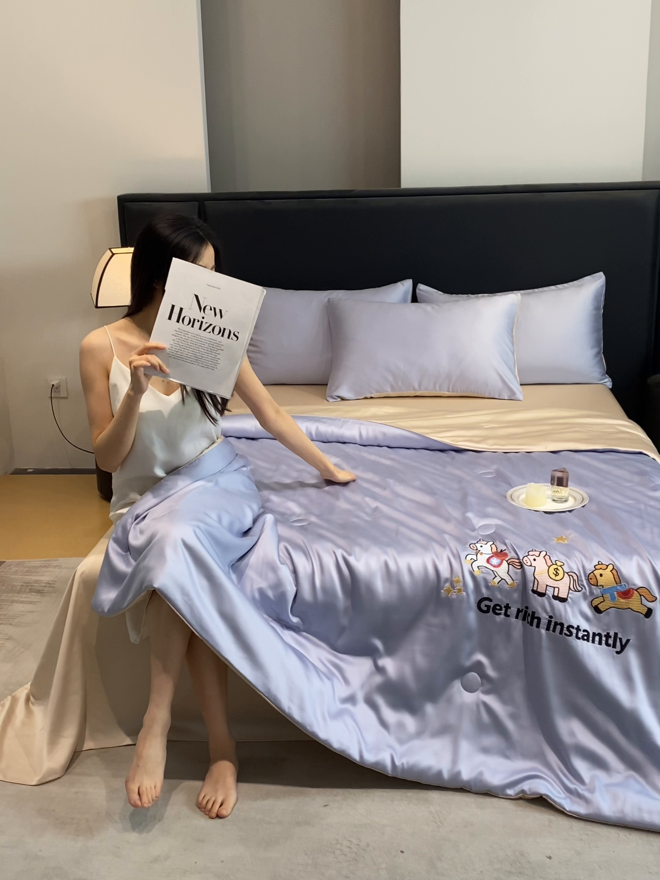 91家纺网 家纺一手货源 找家纺 利欧 2026新款水洗天丝刺绣夏被四件套-马上有钱 马上有钱-紫灰+梧桐