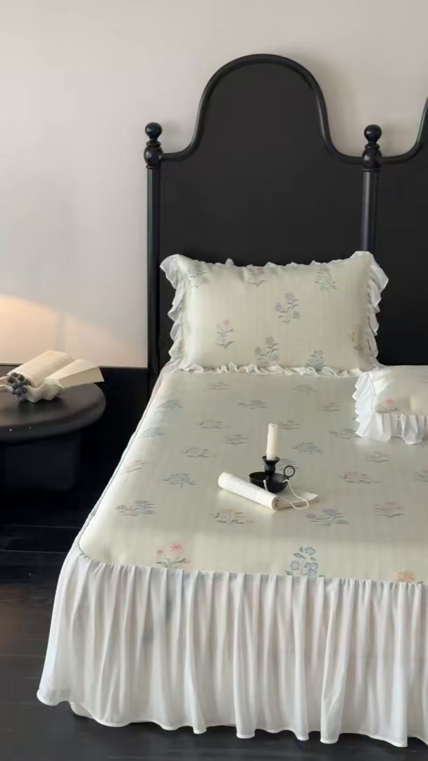 91家纺网 家纺一手货源 找家纺 JUICY 橘滋家纺 2026新款法式复古床裙冰丝席凉席席子 风之信笺