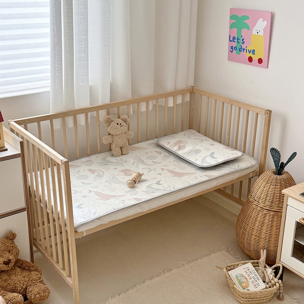 91家纺网 家纺一手货源 找家纺 JUICY 橘滋家纺 2026新款A类北欧简约数码印花婴童冰丝席凉席 鲸尾摇凉