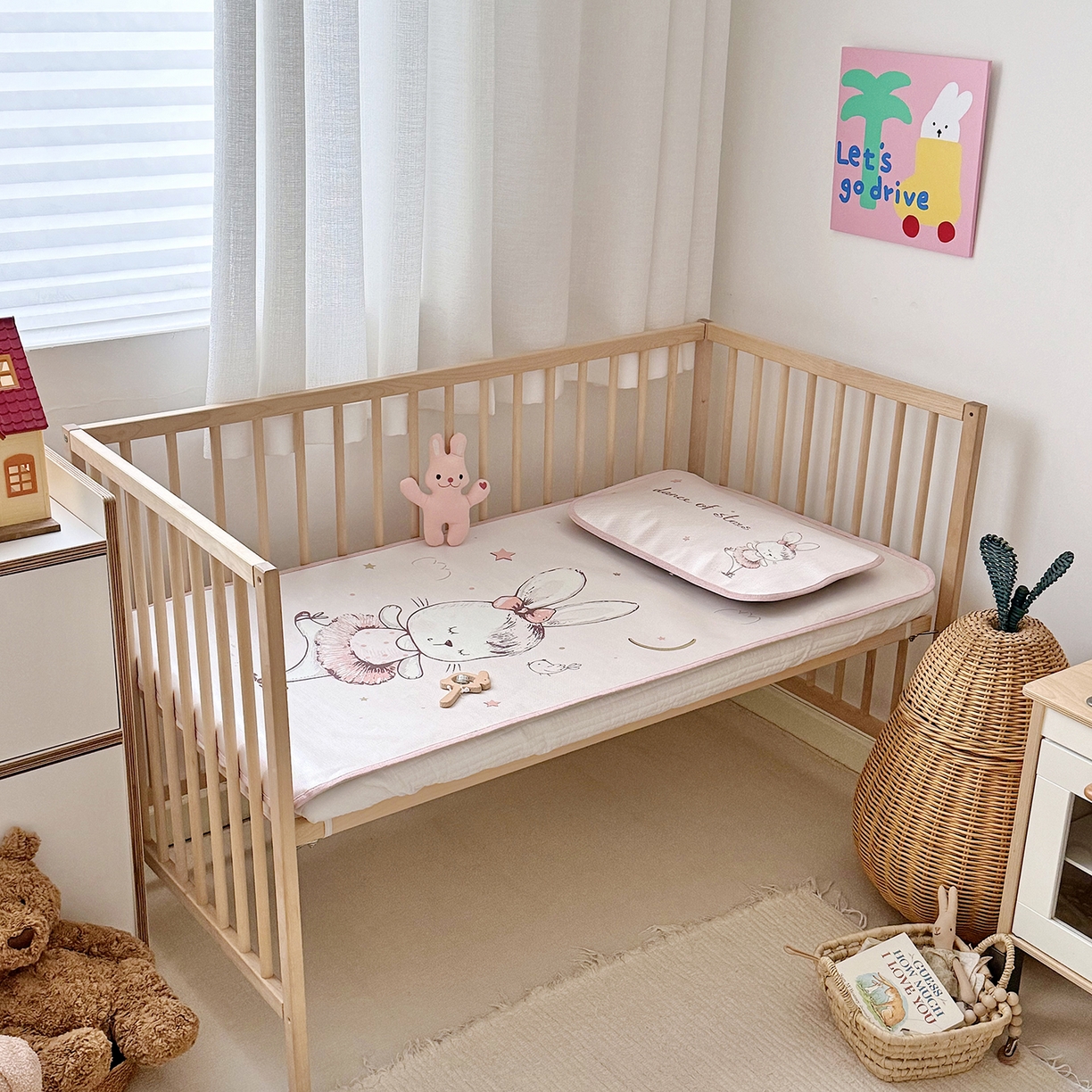 91家纺网 家纺一手货源 找家纺 JUICY 橘滋家纺 2026新款A类北欧简约数码印花婴童冰丝席凉席 芭蕾小兔