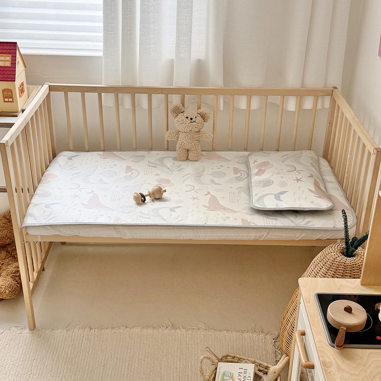 91家纺网 家纺一手货源 找家纺 JUICY 橘滋家纺 2026新款A类北欧简约数码印花婴童冰丝席凉席 鲸尾摇凉