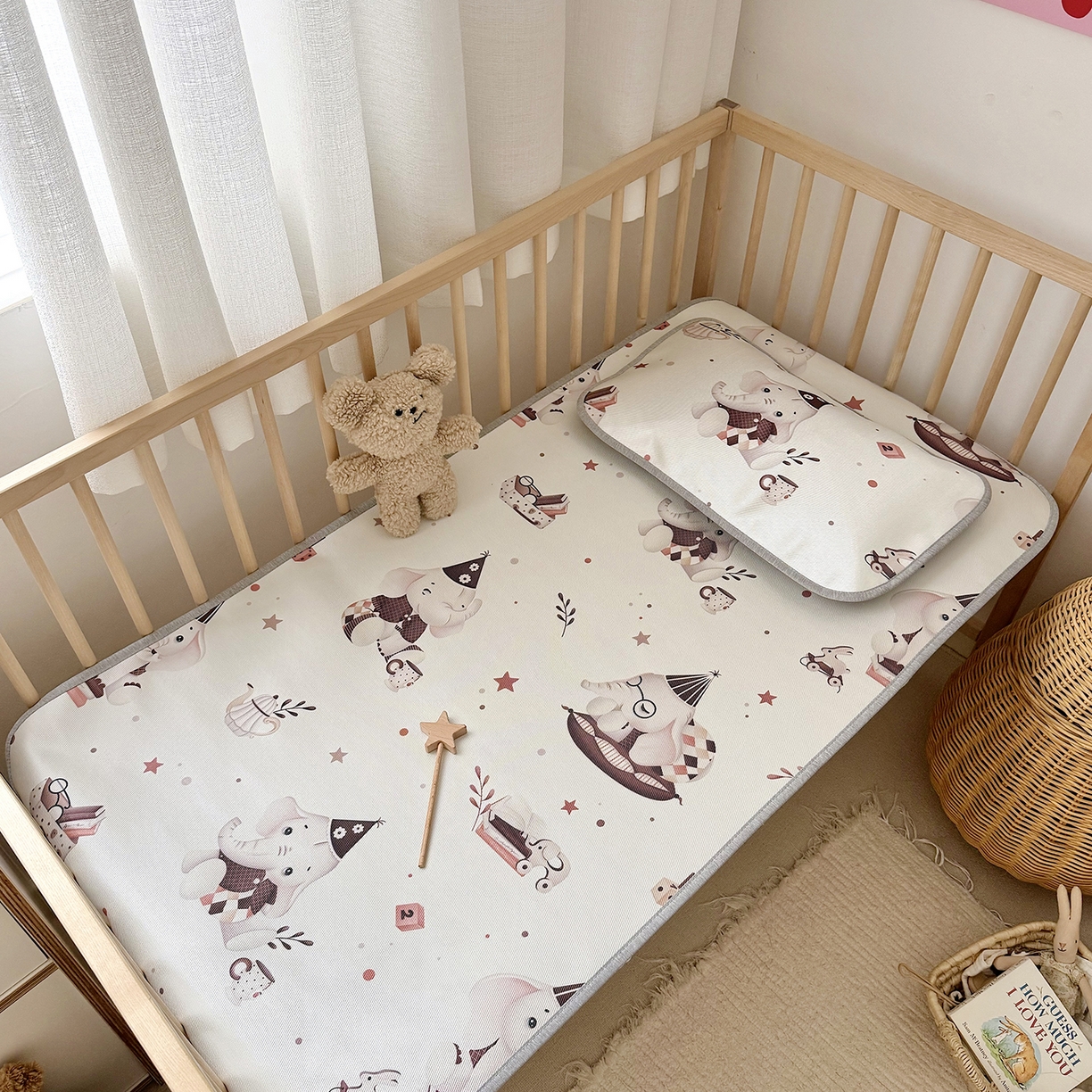 91家纺网 家纺一手货源 找家纺 JUICY 橘滋家纺 2026新款A类北欧简约数码印花婴童冰丝席凉席 蓬蓬象乐园