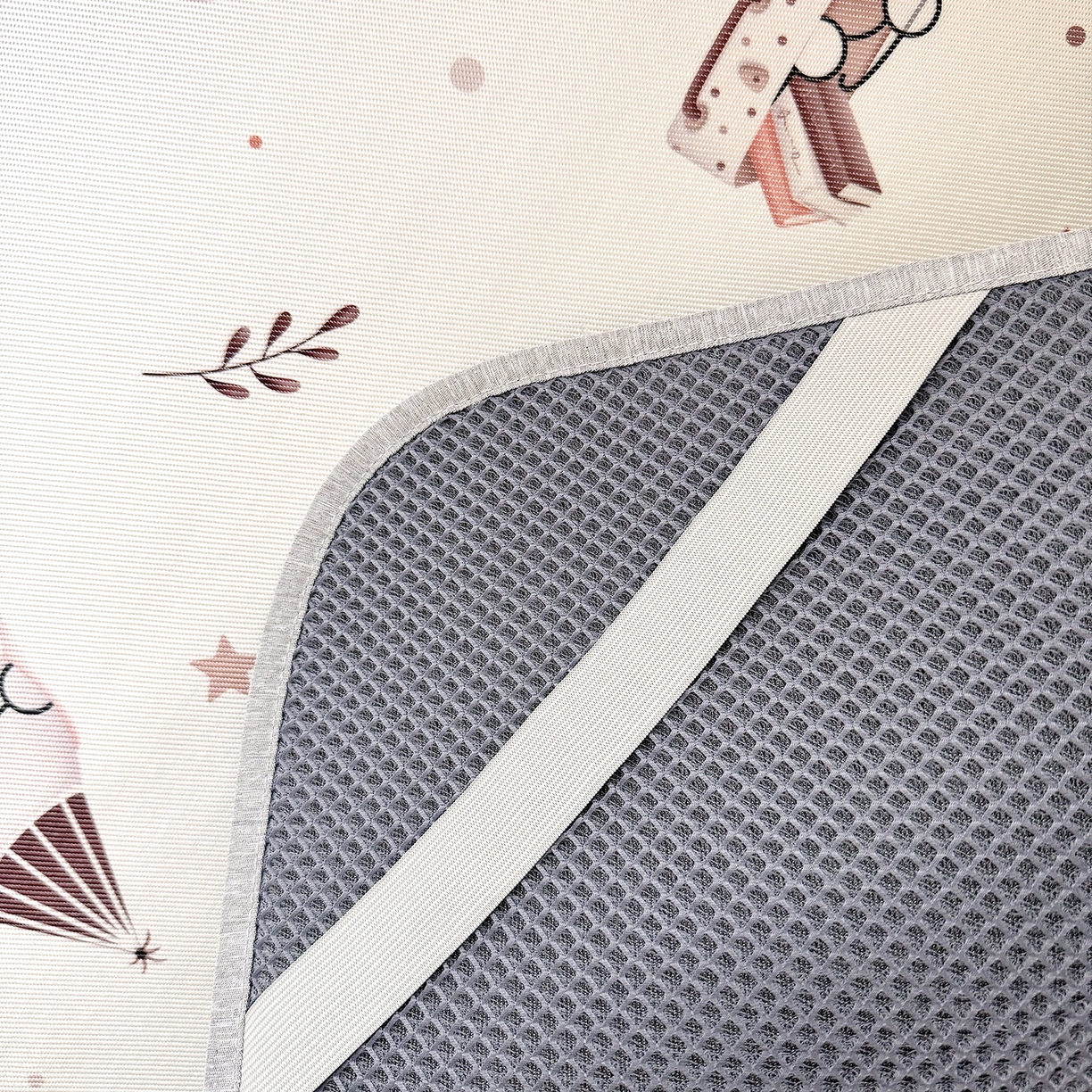 91家纺网 家纺一手货源 找家纺 JUICY 橘滋家纺 2026新款A类北欧简约数码印花婴童冰丝席凉席 蓬蓬象乐园