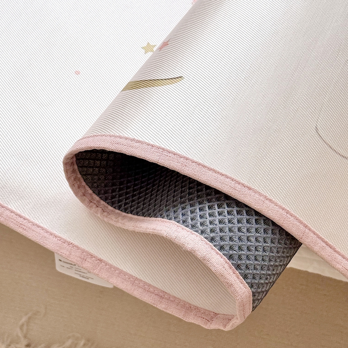 91家纺网 家纺一手货源 找家纺 JUICY 橘滋家纺 2026新款A类北欧简约数码印花婴童冰丝席凉席 芭蕾小兔