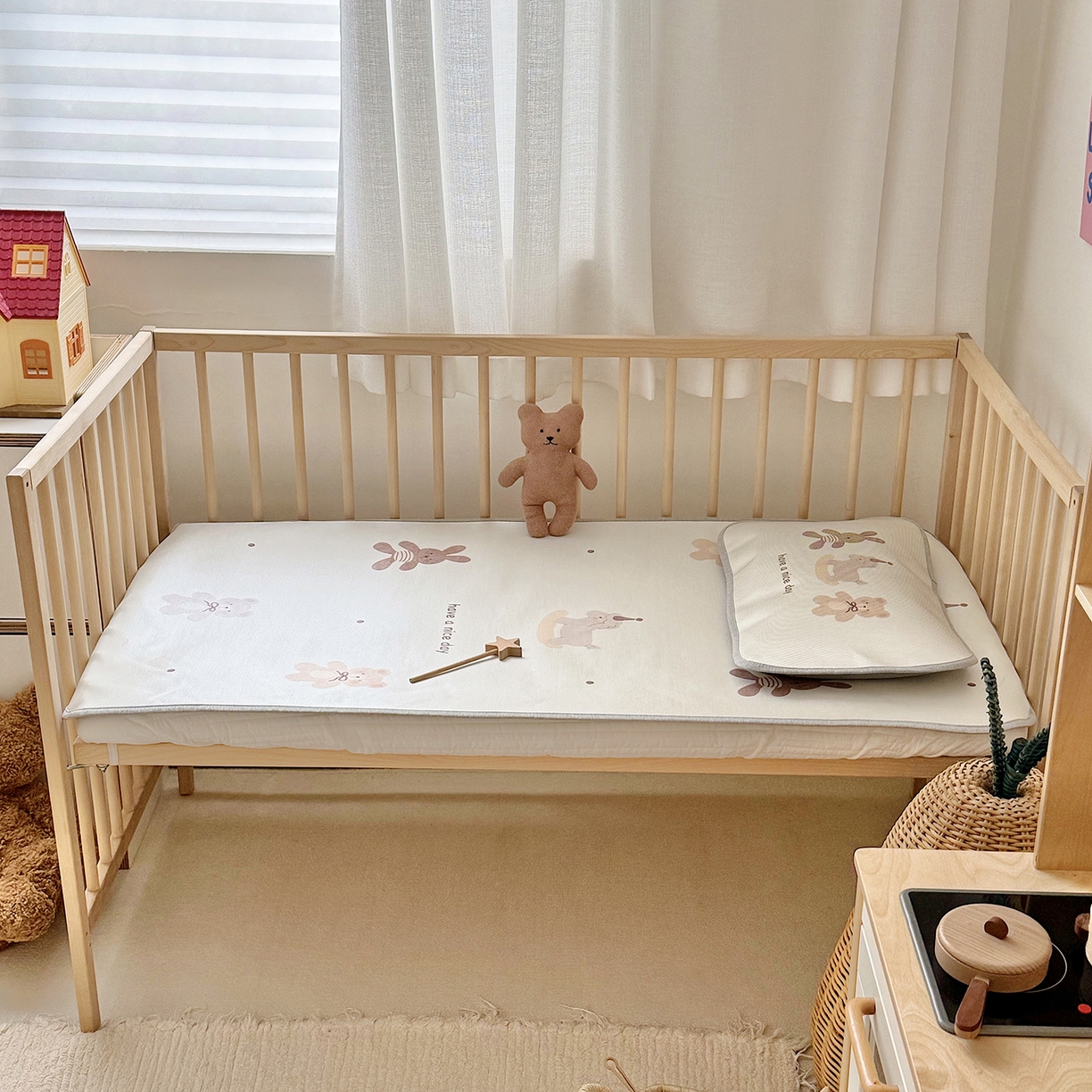 91家纺网 家纺一手货源 找家纺 JUICY 橘滋家纺 2026新款A类北欧简约数码印花婴童冰丝席凉席 木马小熊