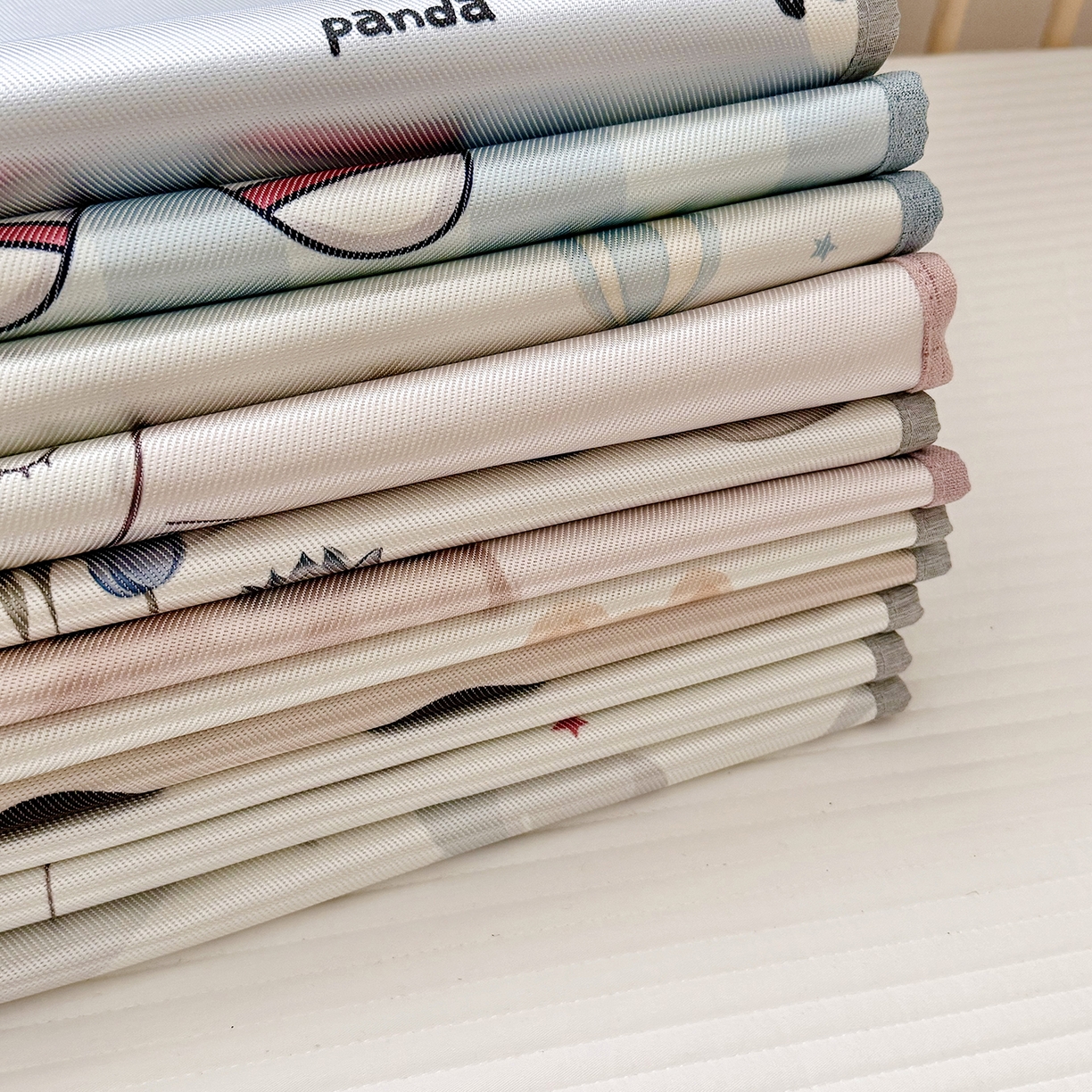 91家纺网 家纺一手货源 找家纺 JUICY 橘滋家纺 2026新款A类北欧简约数码印花婴童冰丝席凉席 组合图仅供参考不可下单