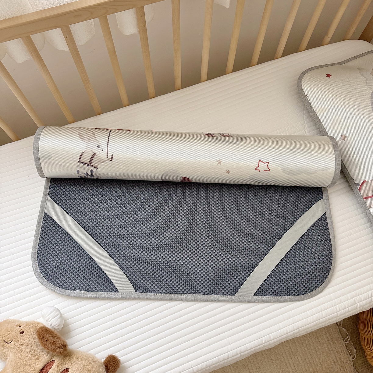 91家纺网 家纺一手货源 找家纺 JUICY 橘滋家纺 2026新款A类北欧简约数码印花婴童冰丝席凉席 天空之城