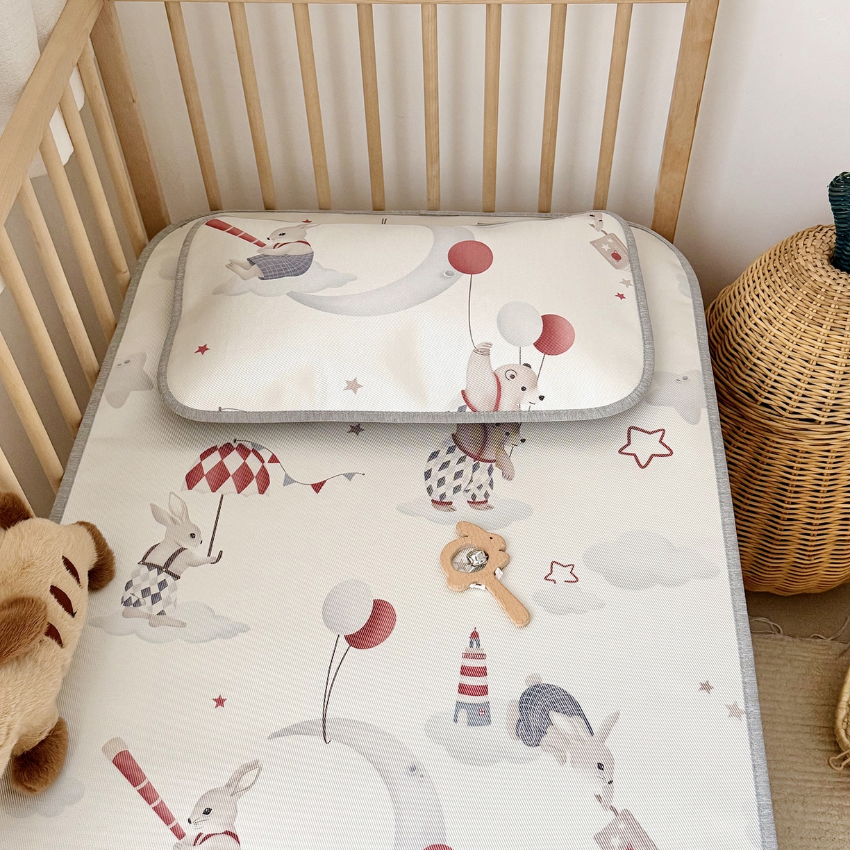 91家纺网 家纺一手货源 找家纺 JUICY 橘滋家纺 2026新款A类北欧简约数码印花婴童冰丝席凉席 天空之城