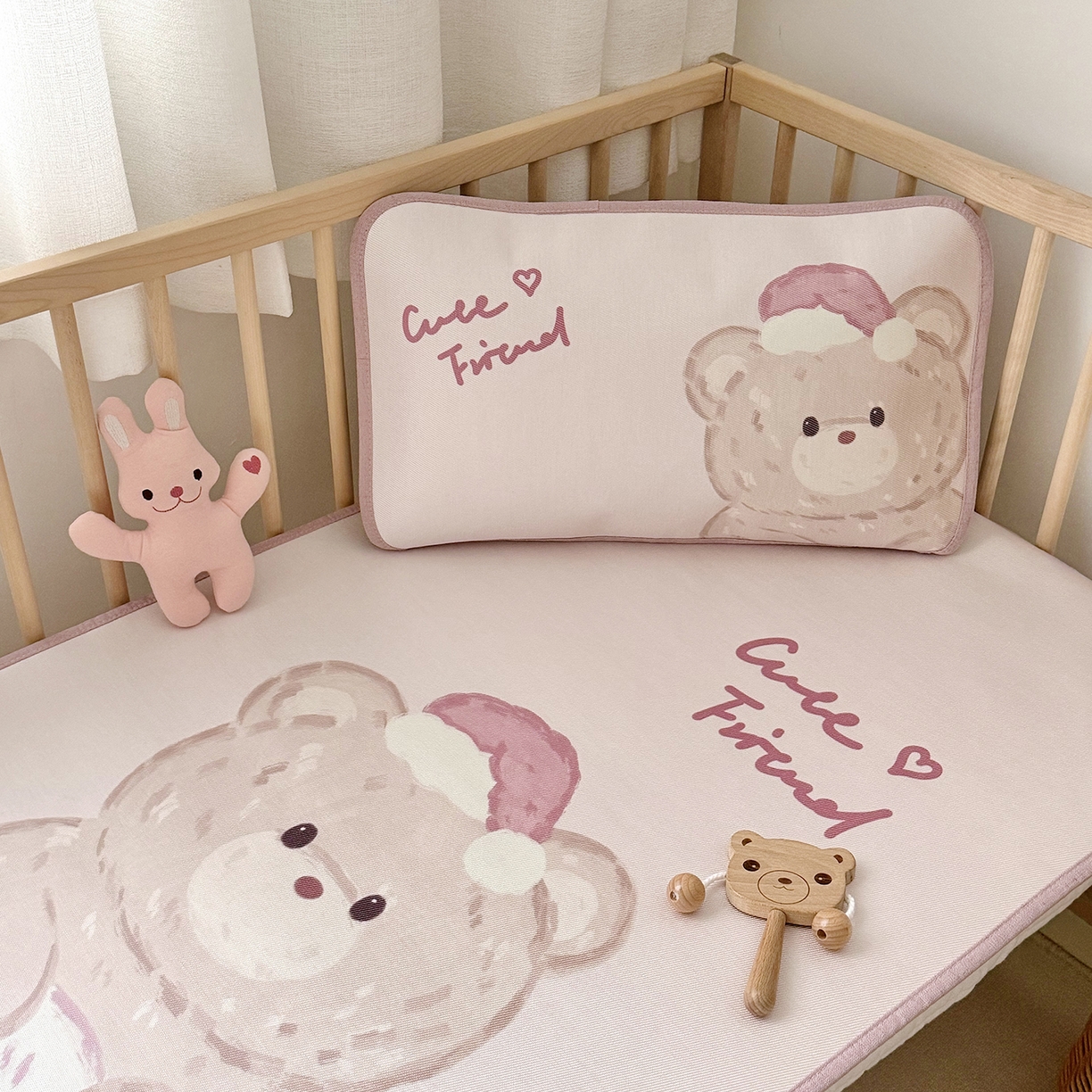 91家纺网 家纺一手货源 找家纺 JUICY 橘滋家纺 2026新款A类北欧简约数码印花婴童冰丝席凉席 叠叠乐园