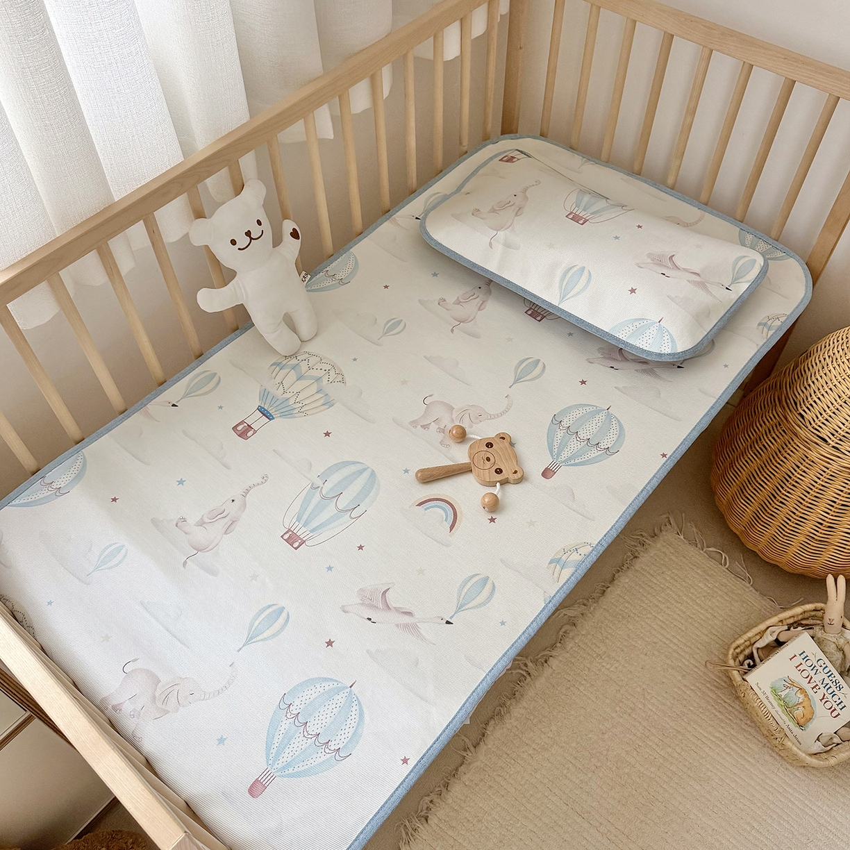 91家纺网 家纺一手货源 找家纺 JUICY 橘滋家纺 2026新款A类北欧简约数码印花婴童冰丝席凉席 奇幻之旅