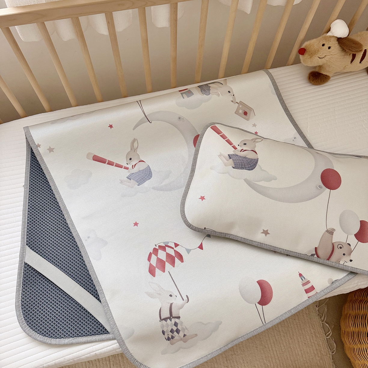 91家纺网 家纺一手货源 找家纺 JUICY 橘滋家纺 2026新款A类北欧简约数码印花婴童冰丝席凉席 天空之城