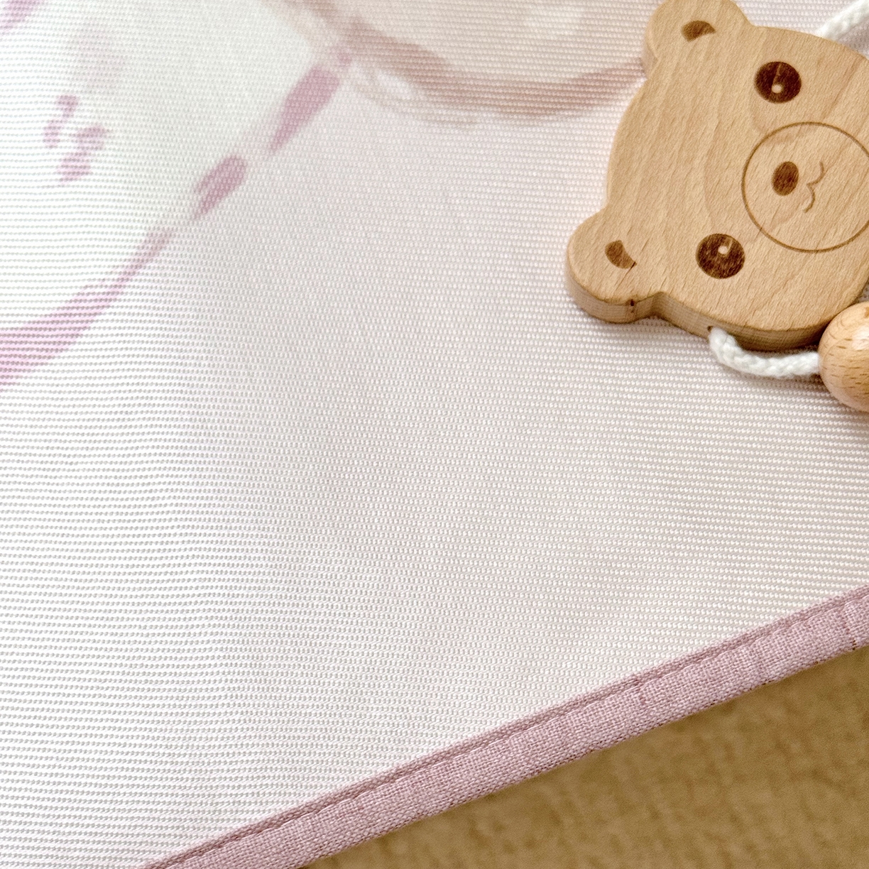 91家纺网 家纺一手货源 找家纺 JUICY 橘滋家纺 2026新款A类北欧简约数码印花婴童冰丝席凉席 叠叠乐园