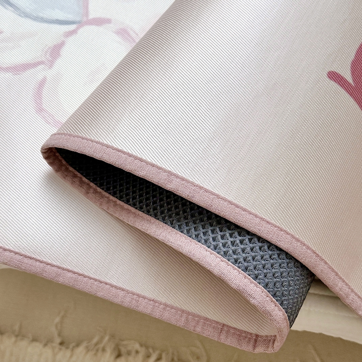 91家纺网 家纺一手货源 找家纺 JUICY 橘滋家纺 2026新款A类北欧简约数码印花婴童冰丝席凉席 叠叠乐园