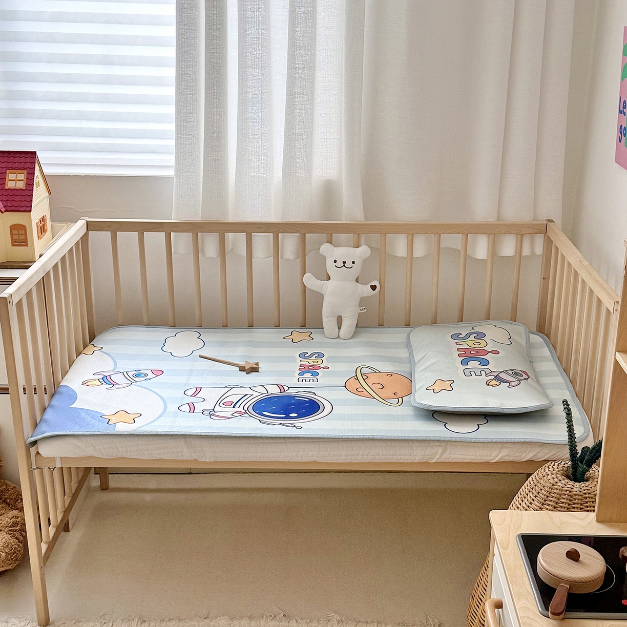 91家纺网 家纺一手货源 找家纺 JUICY 橘滋家纺 2026新款A类北欧简约数码印花婴童冰丝席凉席 遨游太空