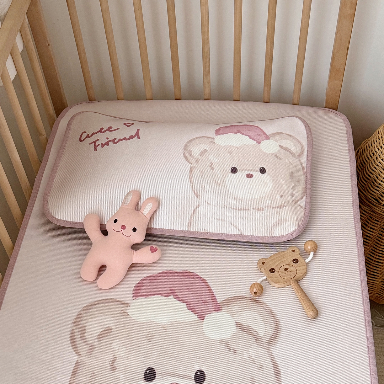 91家纺网 家纺一手货源 找家纺 JUICY 橘滋家纺 2026新款A类北欧简约数码印花婴童冰丝席凉席 叠叠乐园