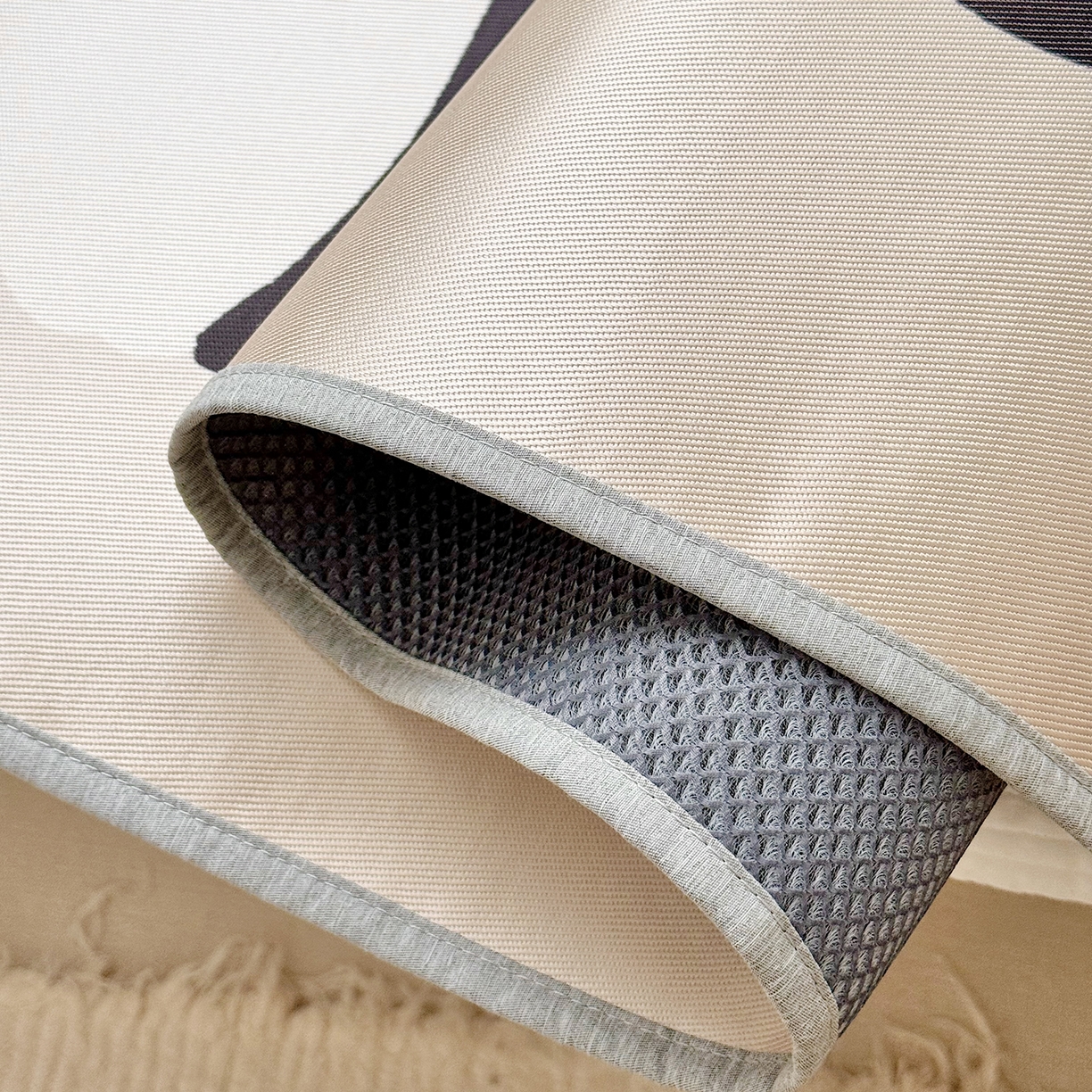 91家纺网 家纺一手货源 找家纺 JUICY 橘滋家纺 2026新款A类北欧简约数码印花婴童冰丝席凉席 嘟嘟熊猫