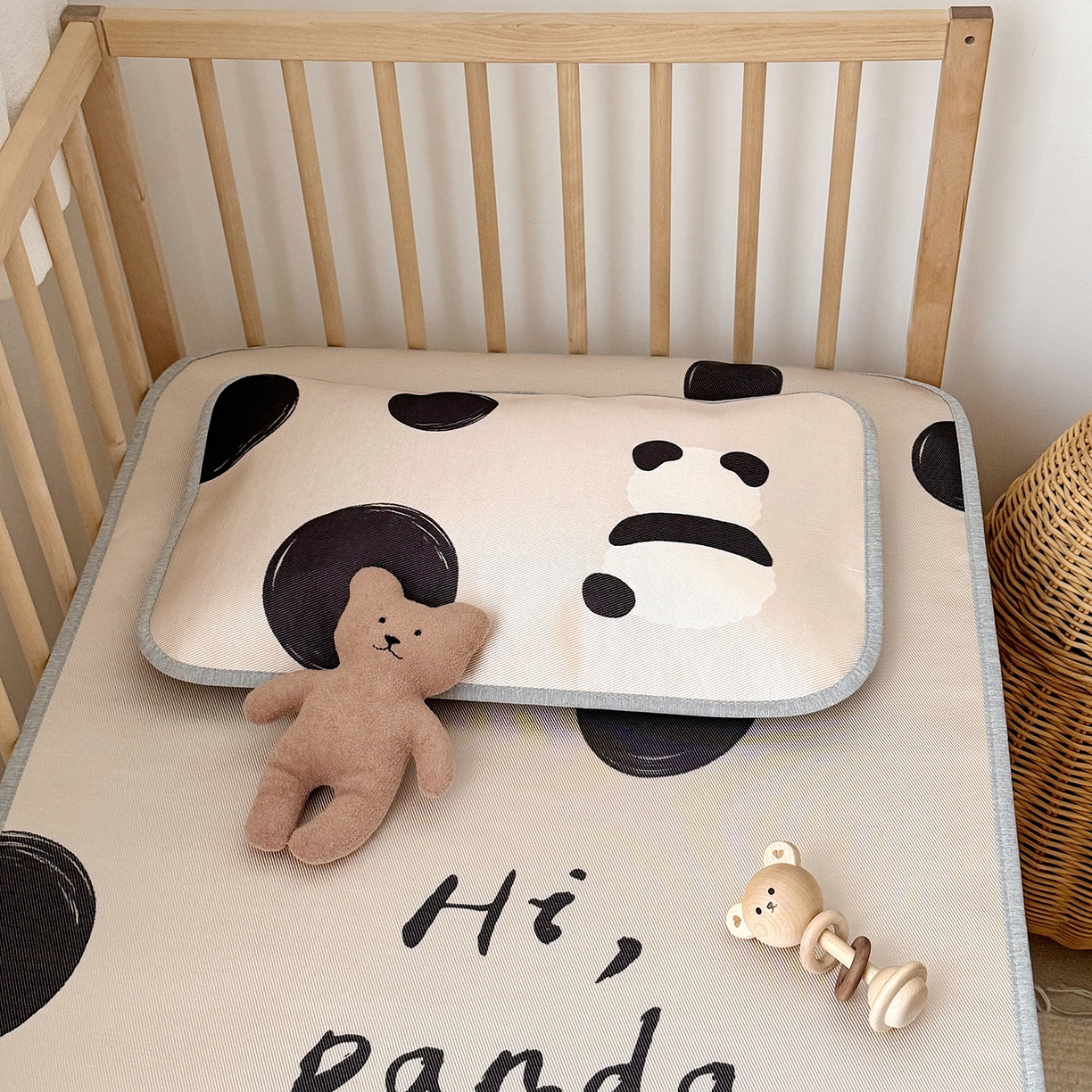 91家纺网 家纺一手货源 找家纺 JUICY 橘滋家纺 2026新款A类北欧简约数码印花婴童冰丝席凉席 嘟嘟熊猫