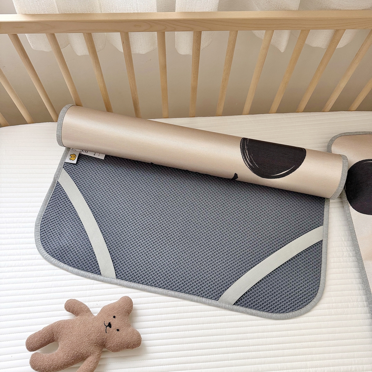 91家纺网 家纺一手货源 找家纺 JUICY 橘滋家纺 2026新款A类北欧简约数码印花婴童冰丝席凉席 嘟嘟熊猫