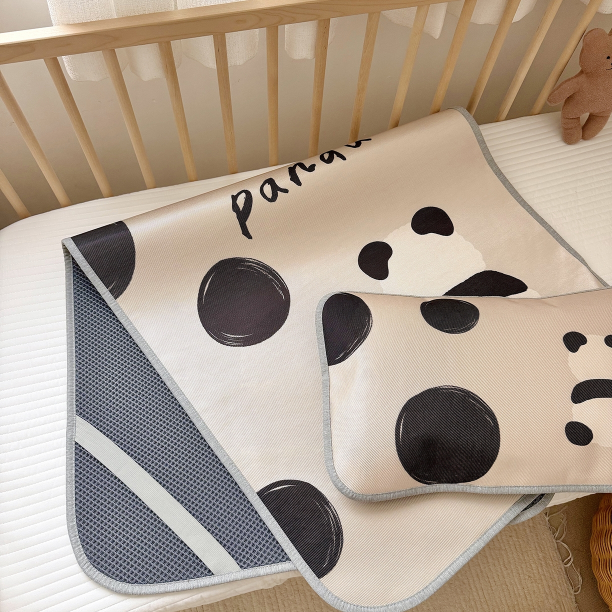 91家纺网 家纺一手货源 找家纺 JUICY 橘滋家纺 2026新款A类北欧简约数码印花婴童冰丝席凉席 嘟嘟熊猫