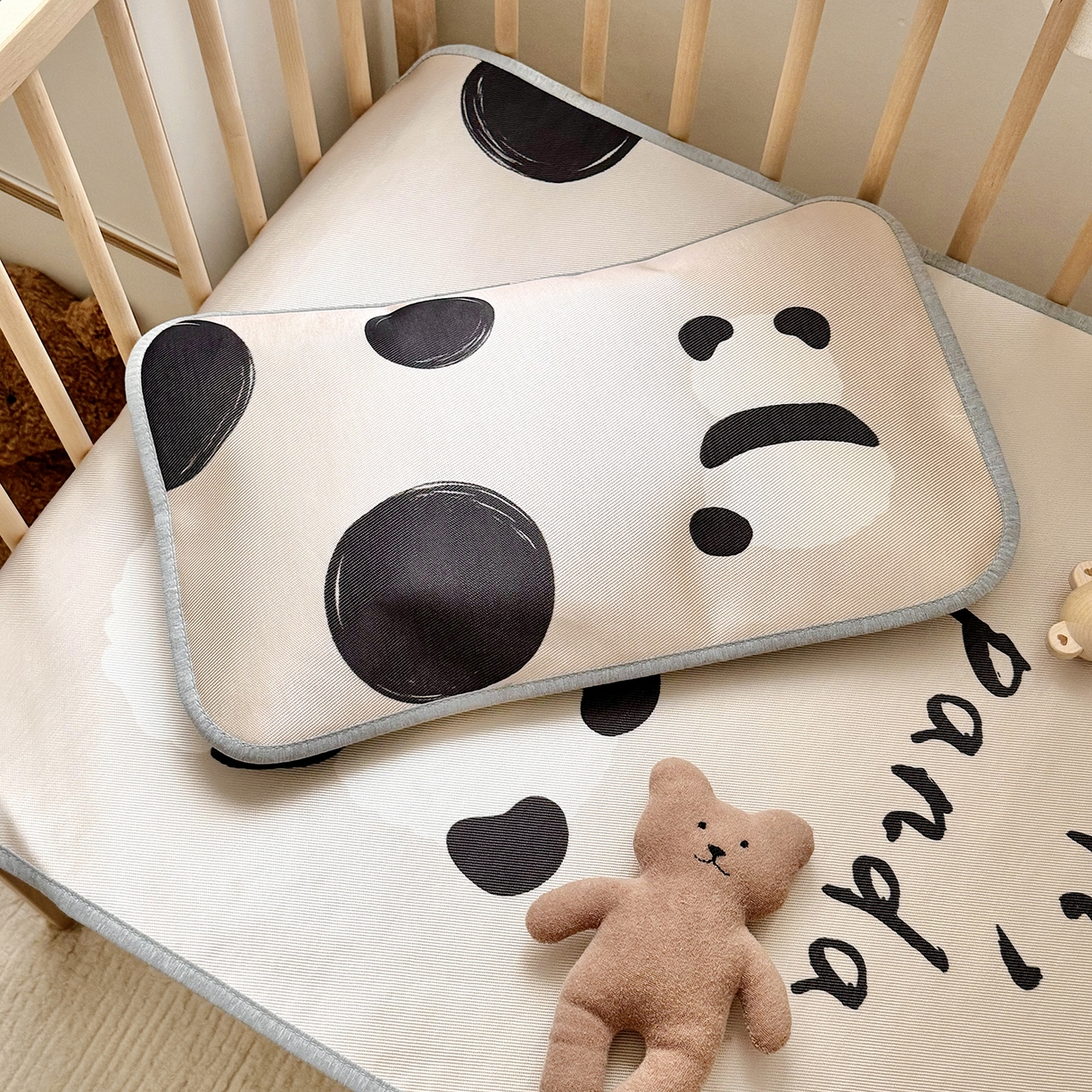 91家纺网 家纺一手货源 找家纺 JUICY 橘滋家纺 2026新款A类北欧简约数码印花婴童冰丝席凉席 嘟嘟熊猫