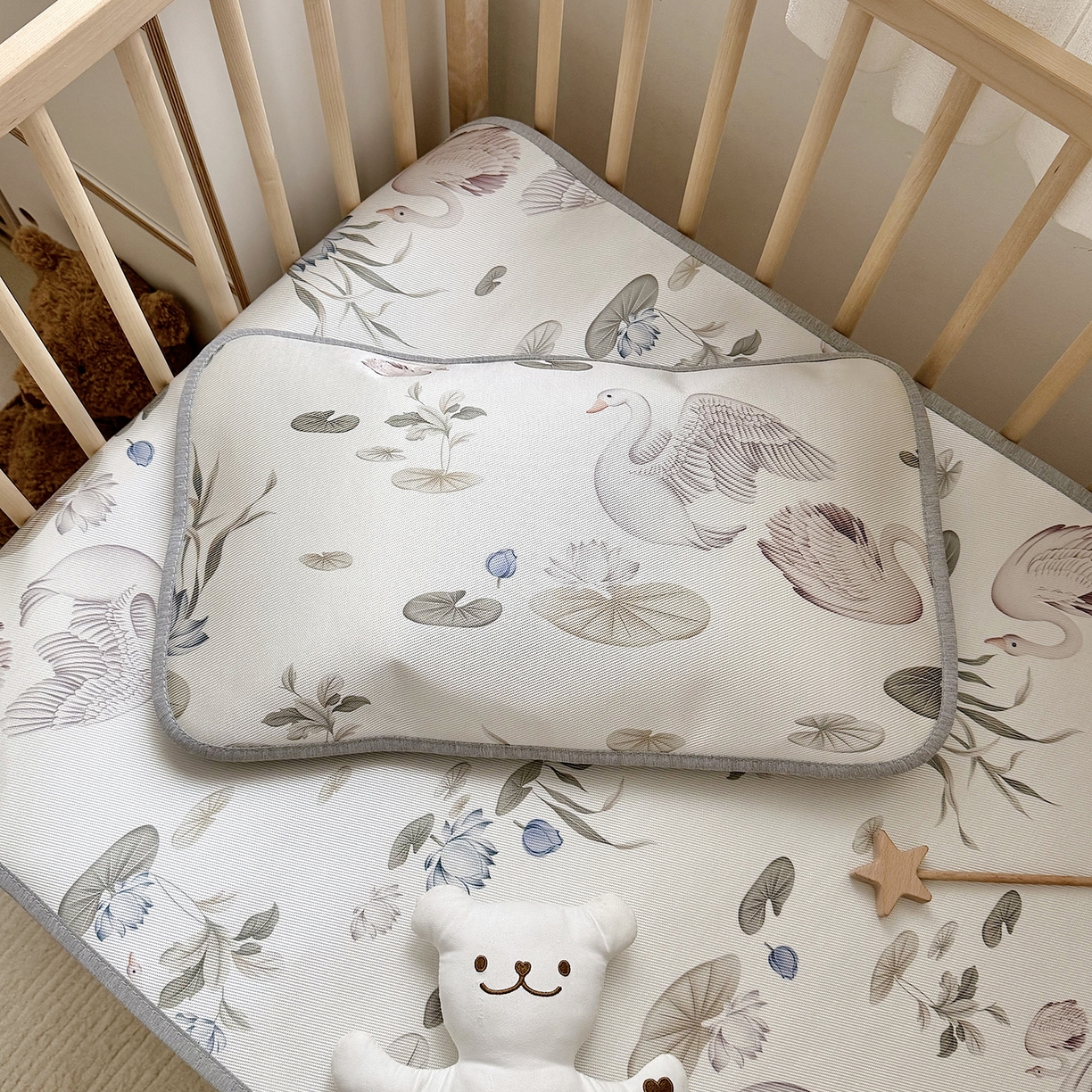 91家纺网 家纺一手货源 找家纺 JUICY 橘滋家纺 2026新款A类北欧简约数码印花婴童冰丝席凉席 野趣