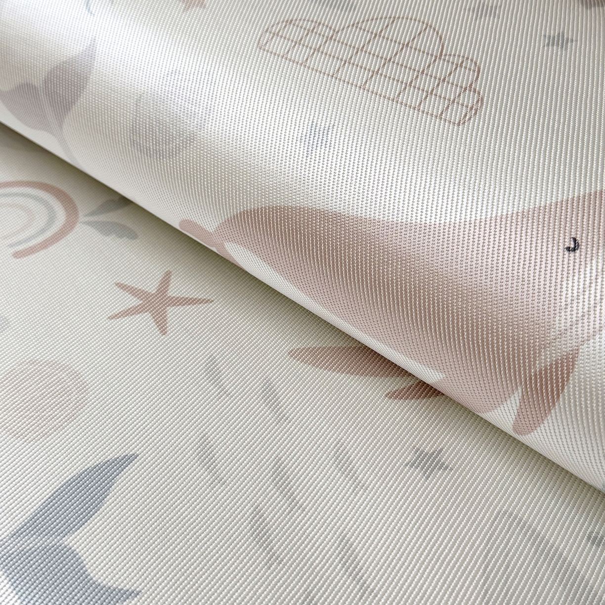 91家纺网 家纺一手货源 找家纺 JUICY 橘滋家纺 2026新款A类北欧简约数码印花婴童冰丝席凉席 鲸尾摇凉