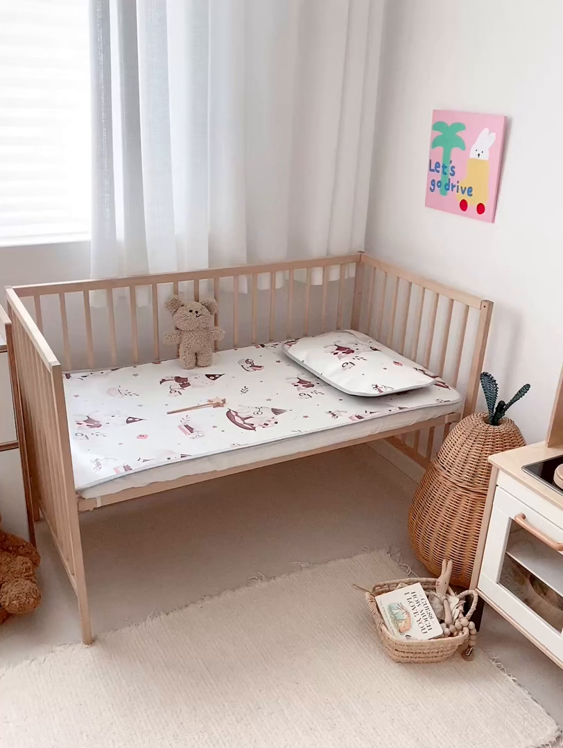 91家纺网 家纺一手货源 找家纺 JUICY 橘滋家纺 2026新款A类北欧简约数码印花婴童冰丝席凉席 蓬蓬象乐园