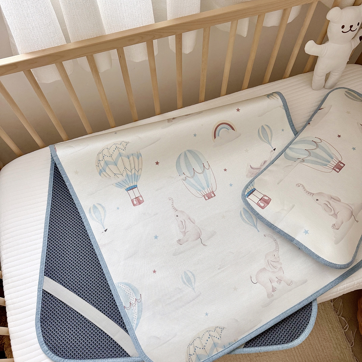 91家纺网 家纺一手货源 找家纺 JUICY 橘滋家纺 2026新款A类北欧简约数码印花婴童冰丝席凉席 奇幻之旅