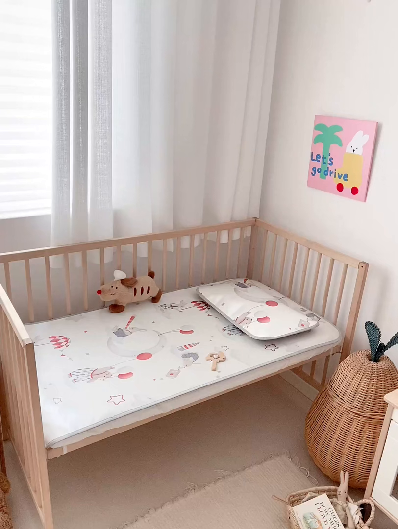 91家纺网 家纺一手货源 找家纺 JUICY 橘滋家纺 2026新款A类北欧简约数码印花婴童冰丝席凉席 天空之城