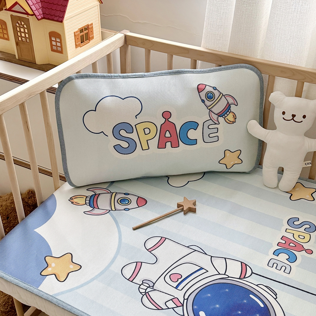 91家纺网 家纺一手货源 找家纺 JUICY 橘滋家纺 2026新款A类北欧简约数码印花婴童冰丝席凉席 遨游太空