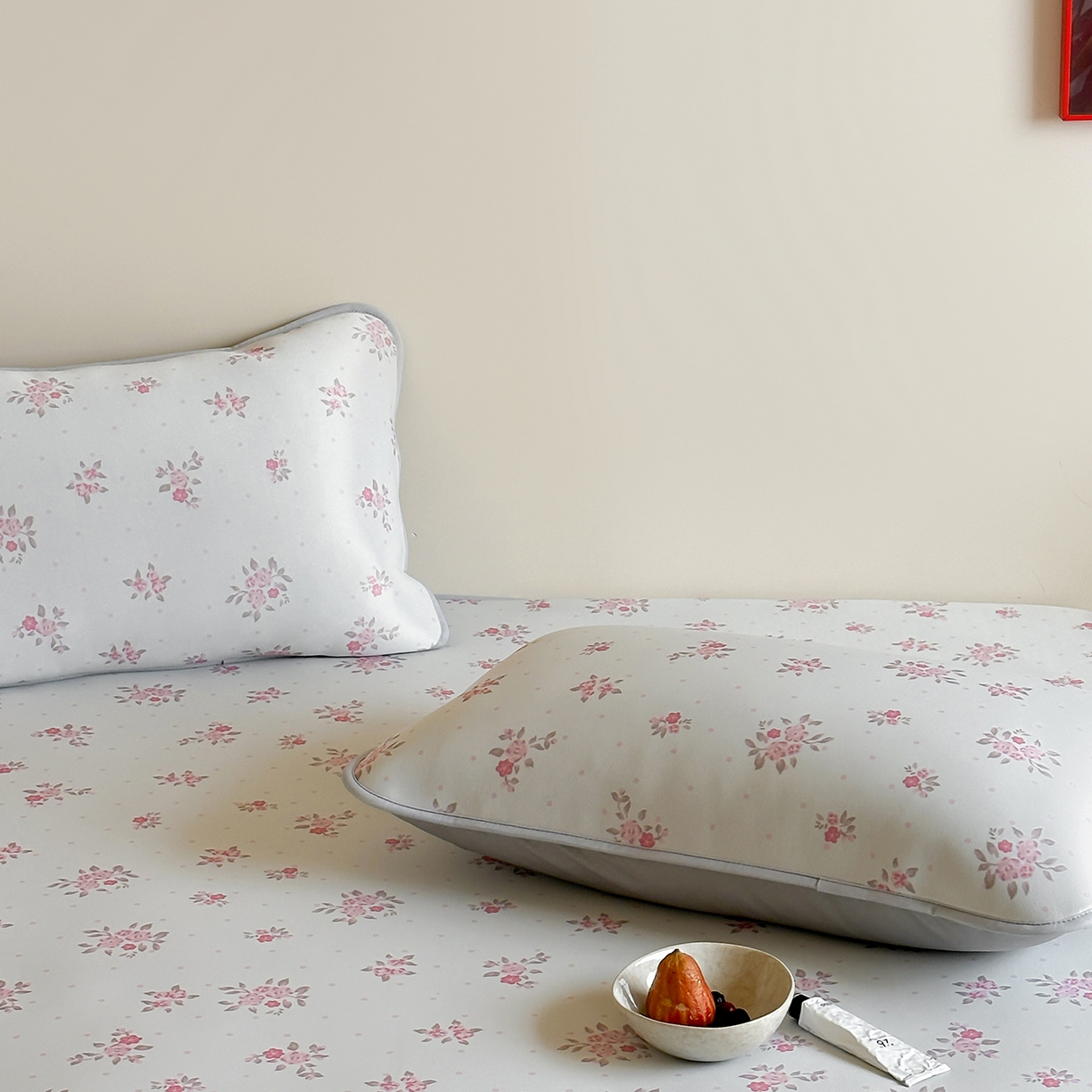 91家纺网 家纺一手货源 找家纺 JUICY 橘滋家纺 2026新款CoolAir沁氧数码印花冰感软凉席 淡粉手稿-床笠款