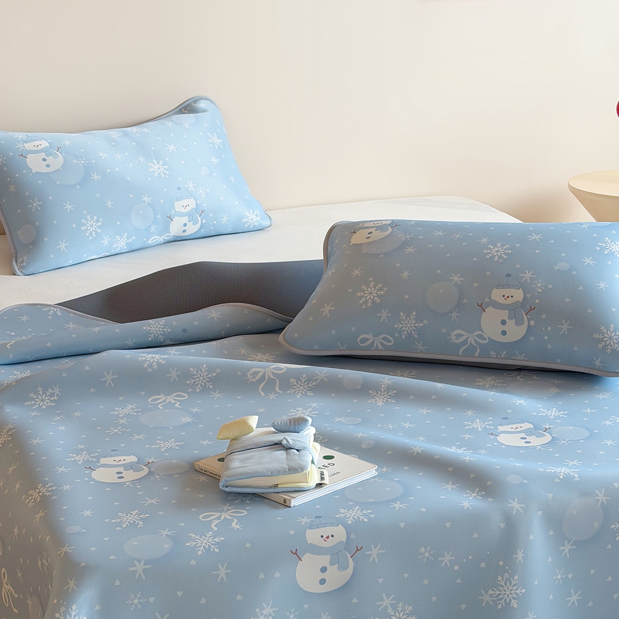 91家纺网 家纺一手货源 找家纺 JUICY 橘滋家纺 2026新款CoolAir沁氧数码印花冰感软凉席 蓝梦精灵-平席款