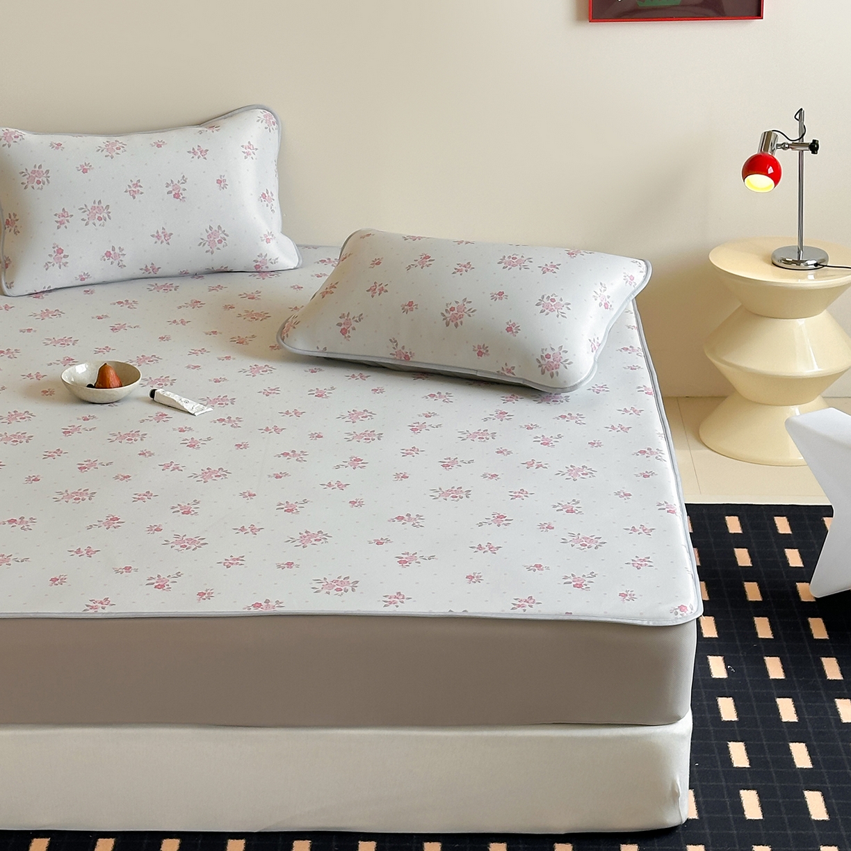 91家纺网 家纺一手货源 找家纺 JUICY 橘滋家纺 2026新款CoolAir沁氧数码印花冰感软凉席 淡粉手稿-床笠款