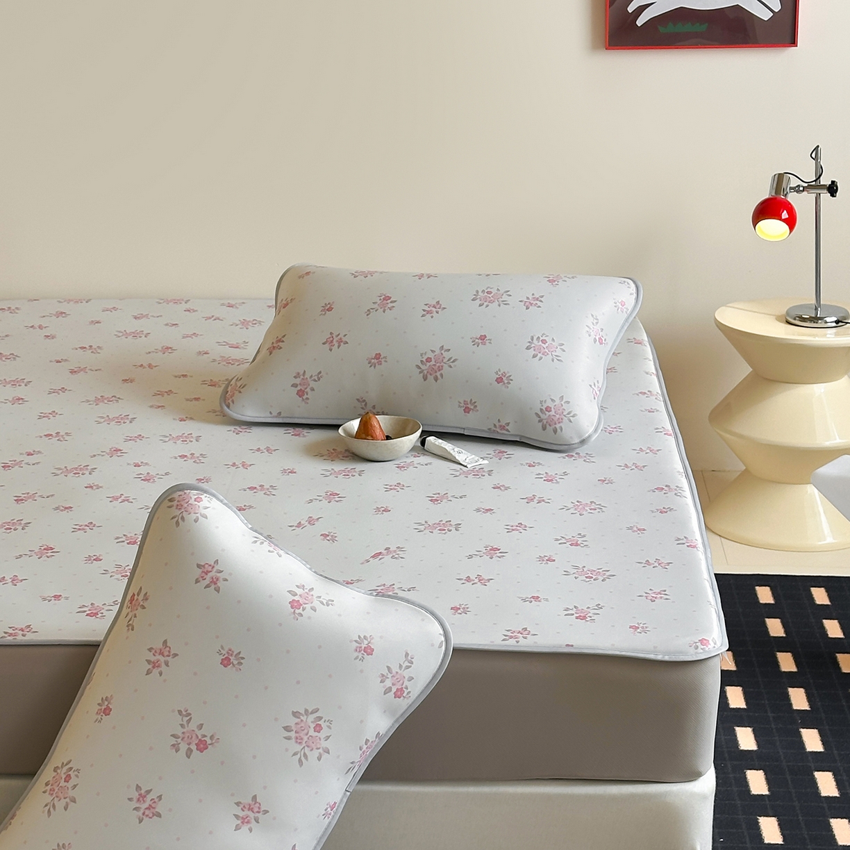 91家纺网 家纺一手货源 找家纺 JUICY 橘滋家纺 2026新款CoolAir沁氧数码印花冰感软凉席 淡粉手稿-床笠款