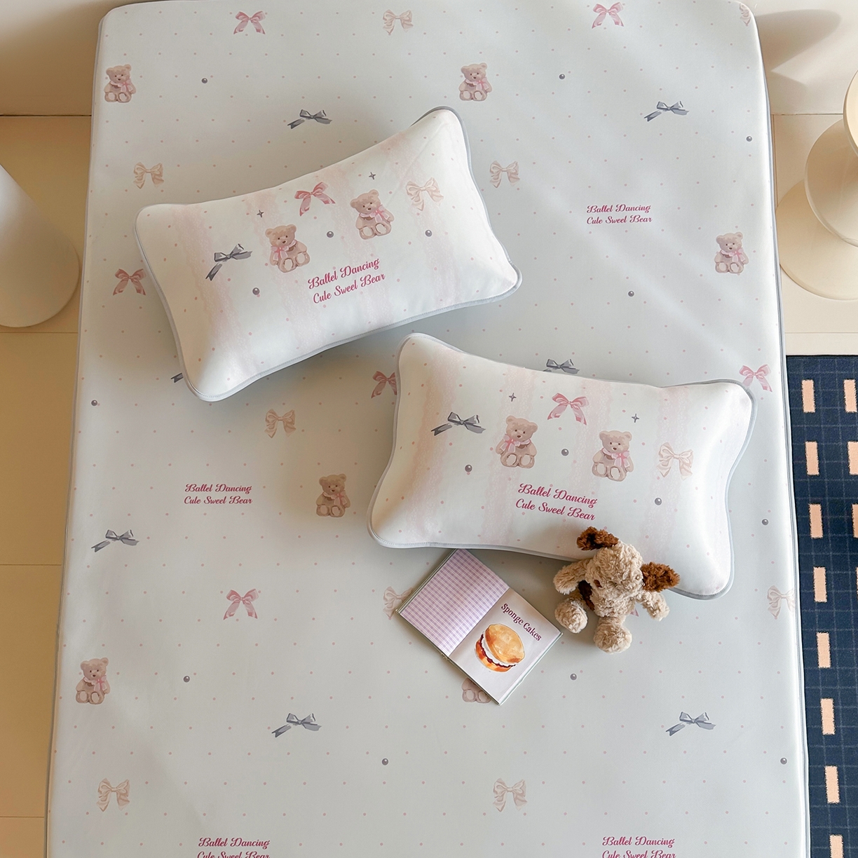 91家纺网 家纺一手货源 找家纺 JUICY 橘滋家纺 2026新款CoolAir沁氧数码印花冰感软凉席 珍珠小熊-床笠款