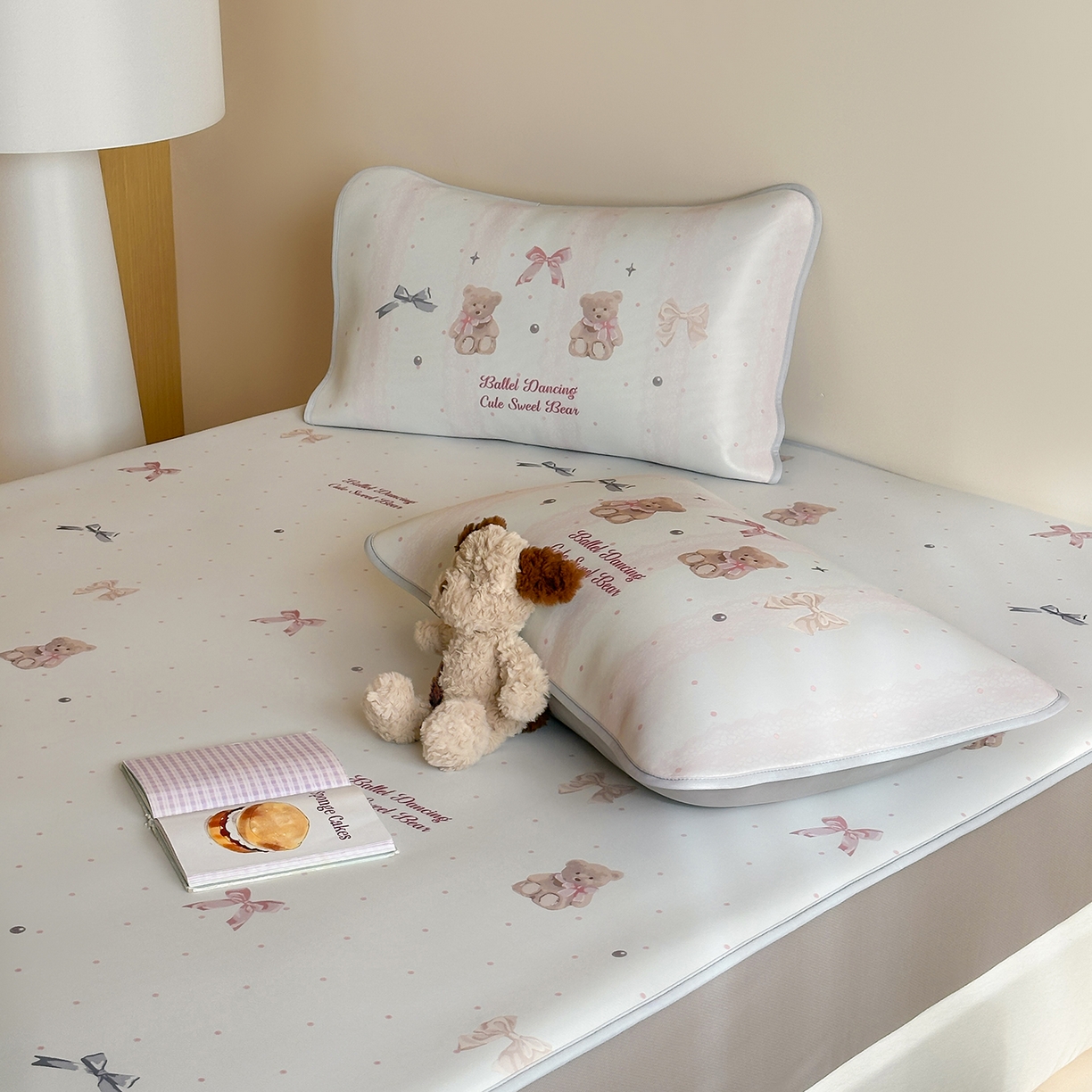 91家纺网 家纺一手货源 找家纺 JUICY 橘滋家纺 2026新款CoolAir沁氧数码印花冰感软凉席 珍珠小熊-床笠款