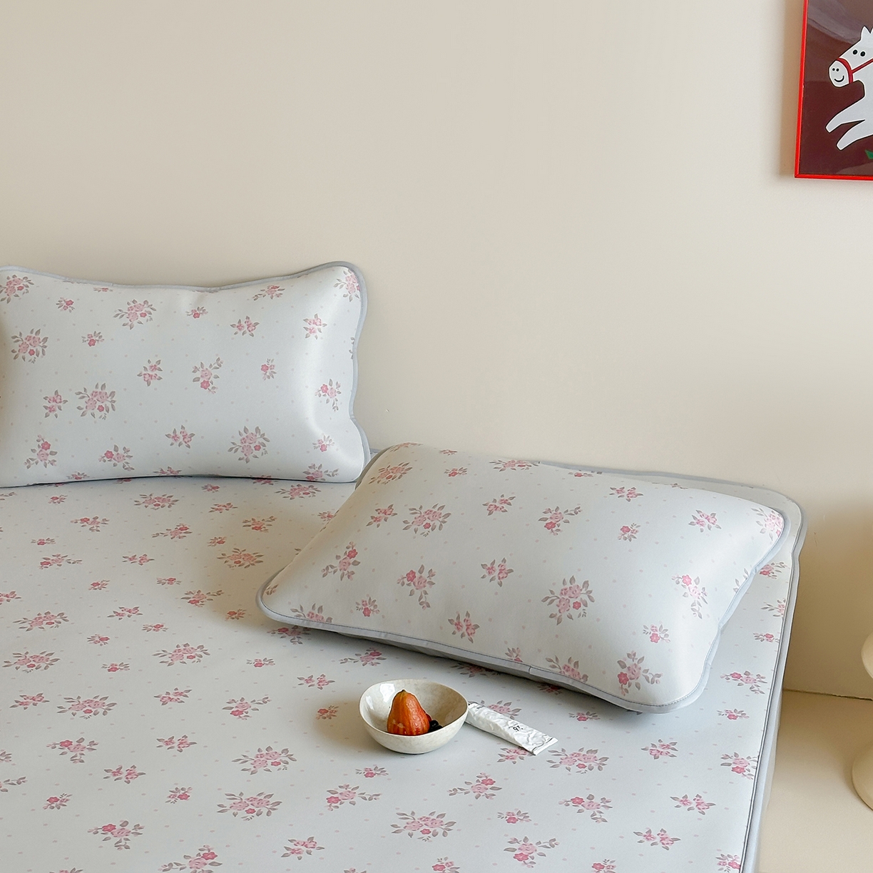 91家纺网 家纺一手货源 找家纺 JUICY 橘滋家纺 2026新款CoolAir沁氧数码印花冰感软凉席 淡粉手稿-平席款