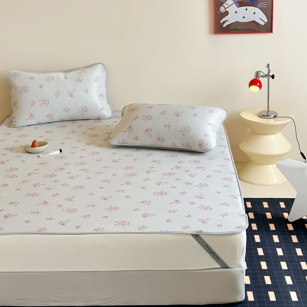 91家纺网 家纺一手货源 找家纺 JUICY 橘滋家纺 2026新款CoolAir沁氧数码印花冰感软凉席 淡粉手稿-平席款