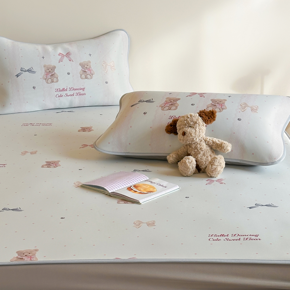 91家纺网 家纺一手货源 找家纺 JUICY 橘滋家纺 2026新款CoolAir沁氧数码印花冰感软凉席 珍珠小熊-床笠款