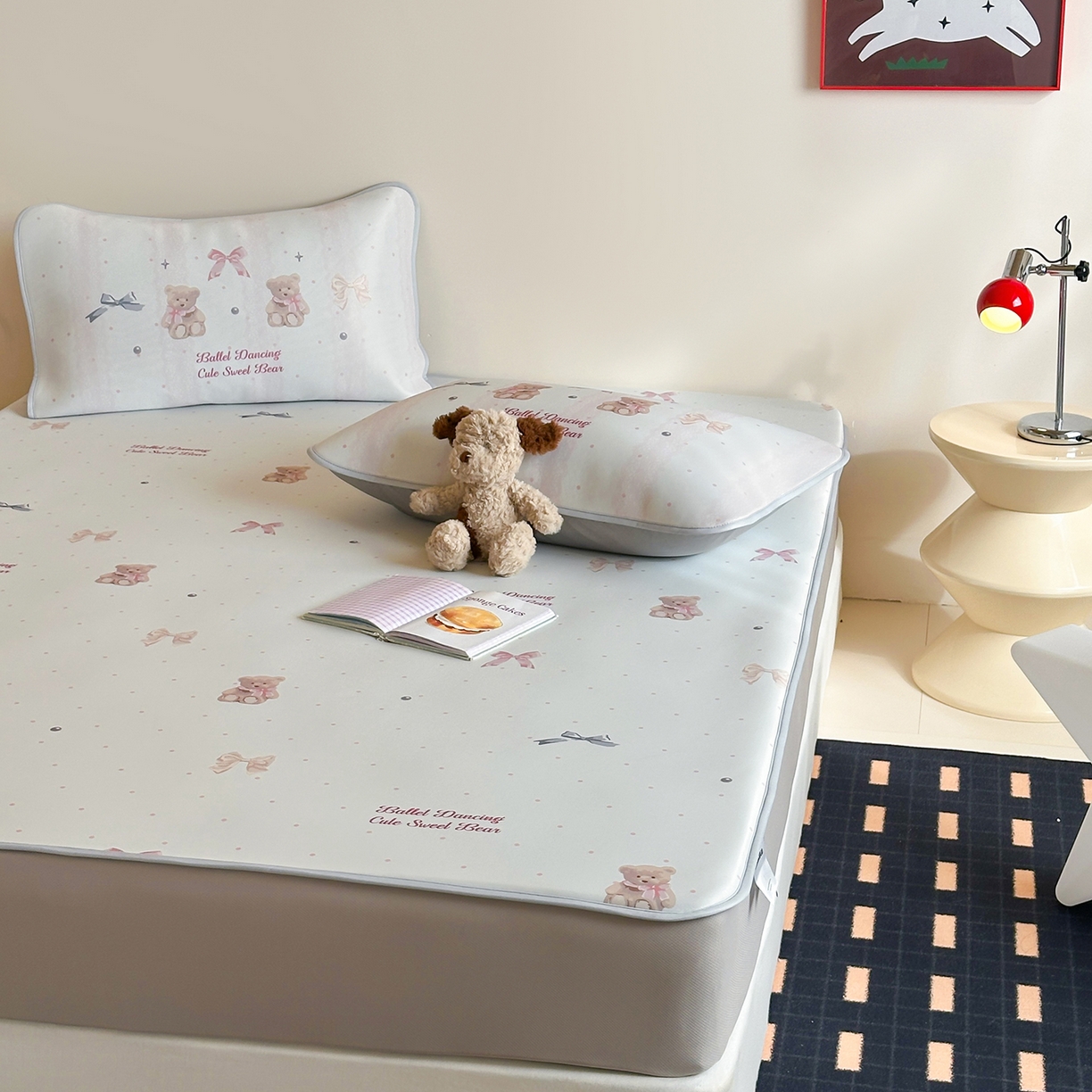 91家纺网 家纺一手货源 找家纺 JUICY 橘滋家纺 2026新款CoolAir沁氧数码印花冰感软凉席 珍珠小熊-床笠款