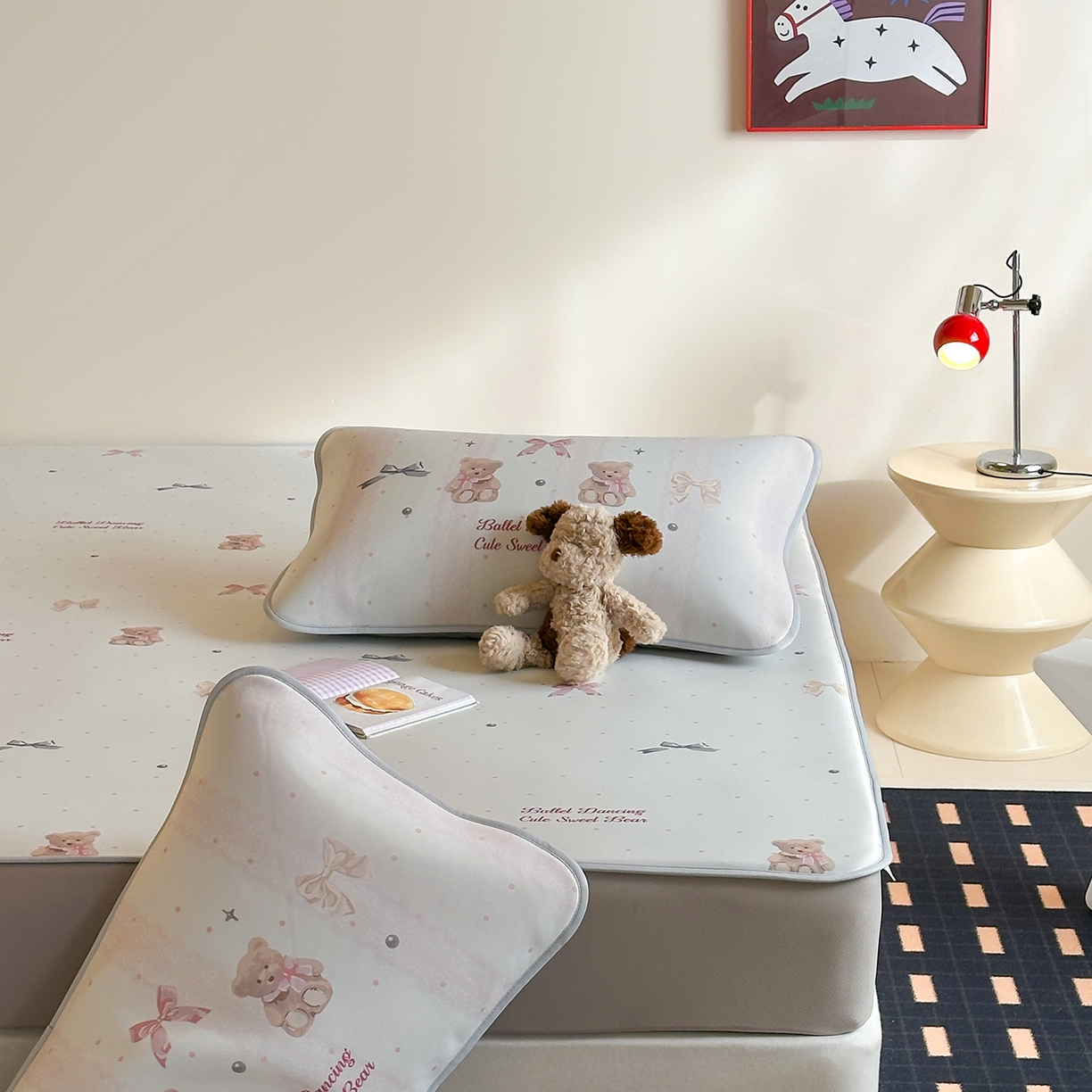 91家纺网 家纺一手货源 找家纺 JUICY 橘滋家纺 2026新款CoolAir沁氧数码印花冰感软凉席 珍珠小熊-床笠款